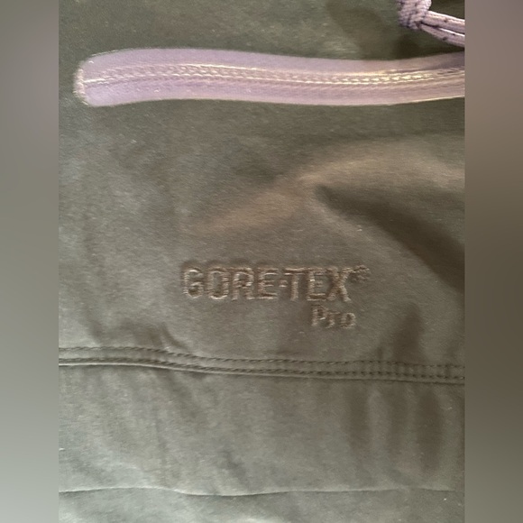 Arc’teryx BNWOT Women’s Bibs 💜🖤 - Picture 3 of 12